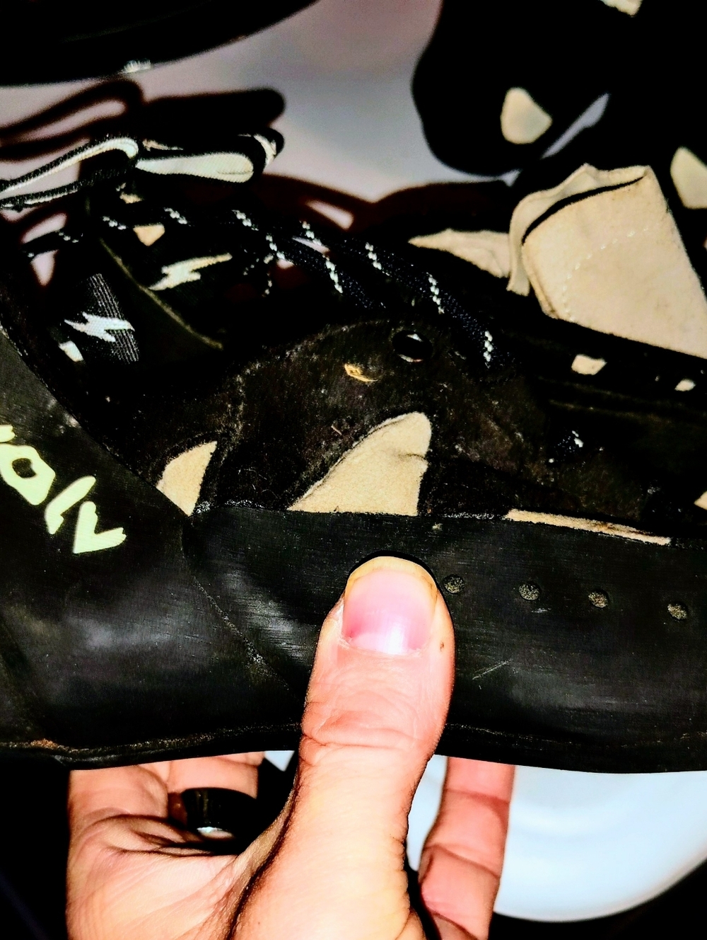 Evolv Men’s Climbing / Bouldering Shoes in Black and Gray Climbing Shoes Size 10